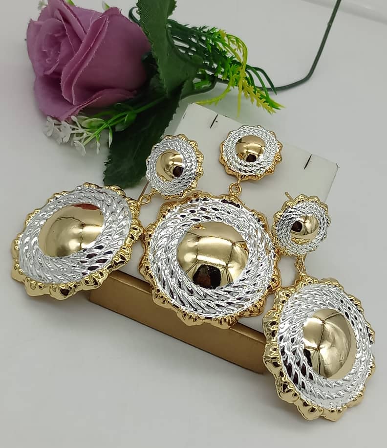Stone Pendant And Earing Set. 12