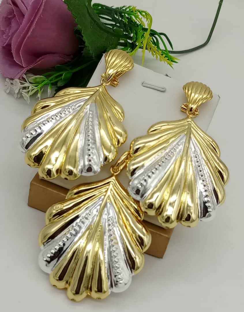 Stone Pendant And Earing Set. 7