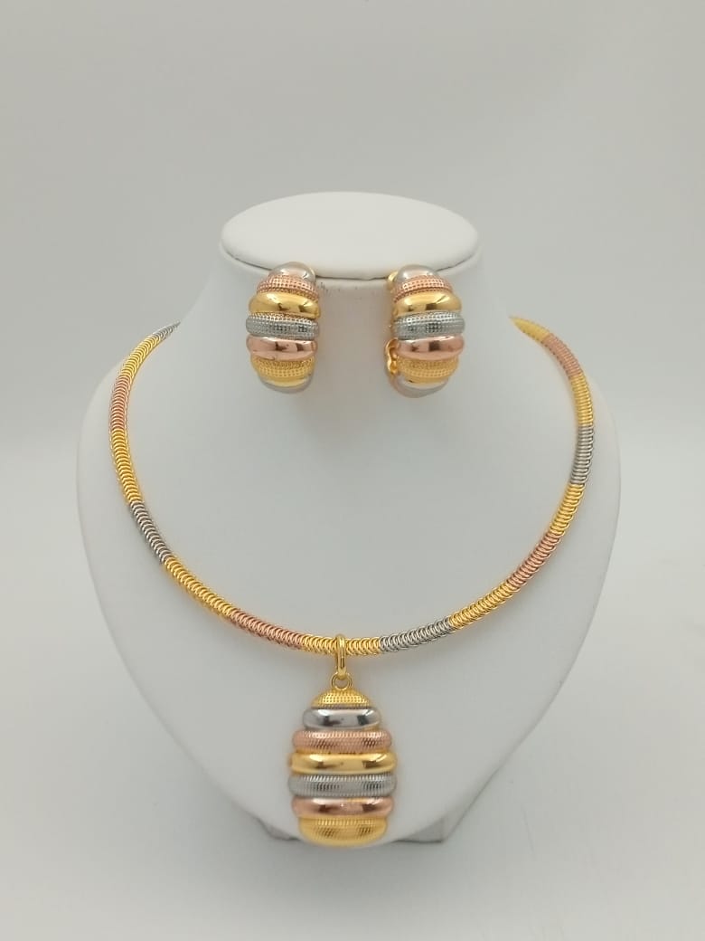 Lucy 3 Stone Simple Set. 14