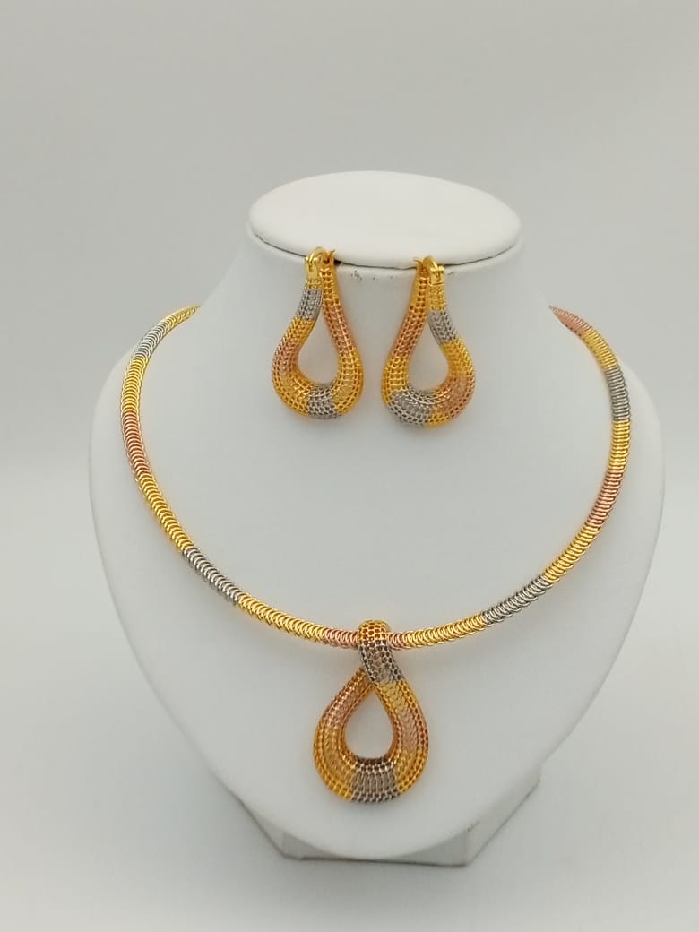 Lucy 3 Stone Simple Set. 15