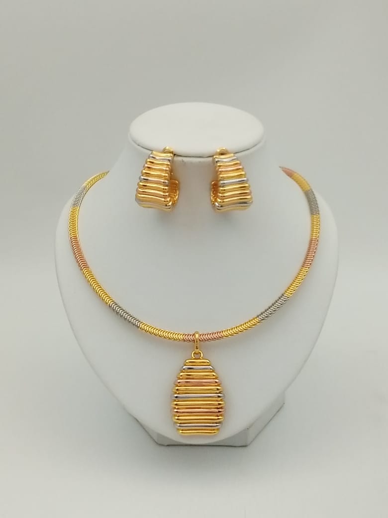 Lucy 3 Stone Simple Set. 24
