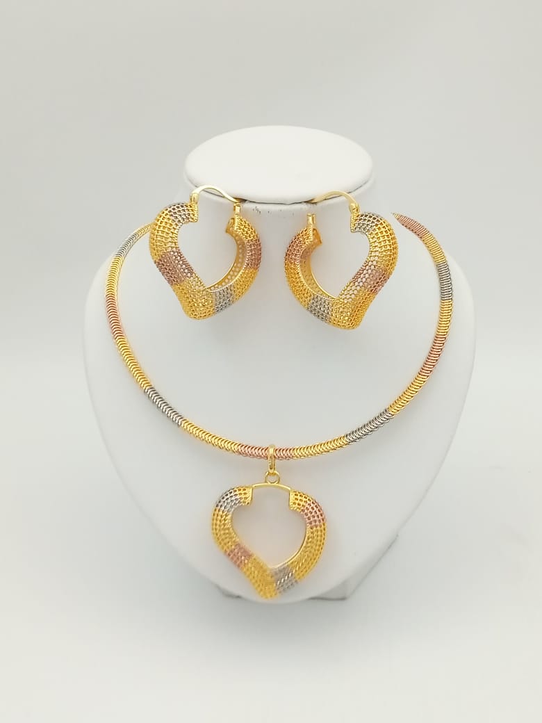 Lucy 3 Stone Simple Set. 5